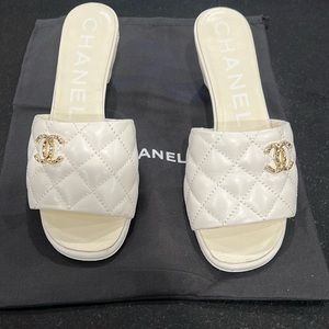 COPY - White Chanel quilted mules